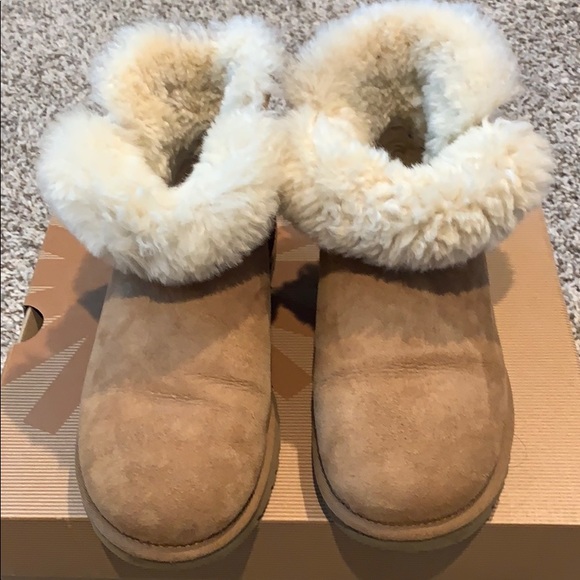 UGG with Mini Bailey Button - Picture 4 of 5